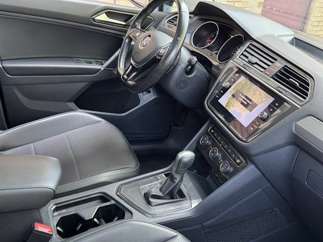 Used 2018 Volkswagen Tiguan SEL FWD image 17