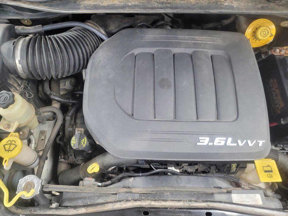 Used 2016 Chrysler Town & Country Touring FWD image 30
