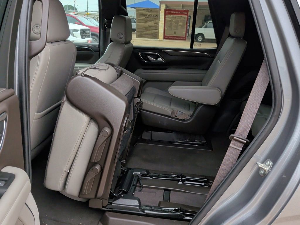 Used 2022 Chevrolet Tahoe LT w/ Luxury Package AWD/4WD image 38