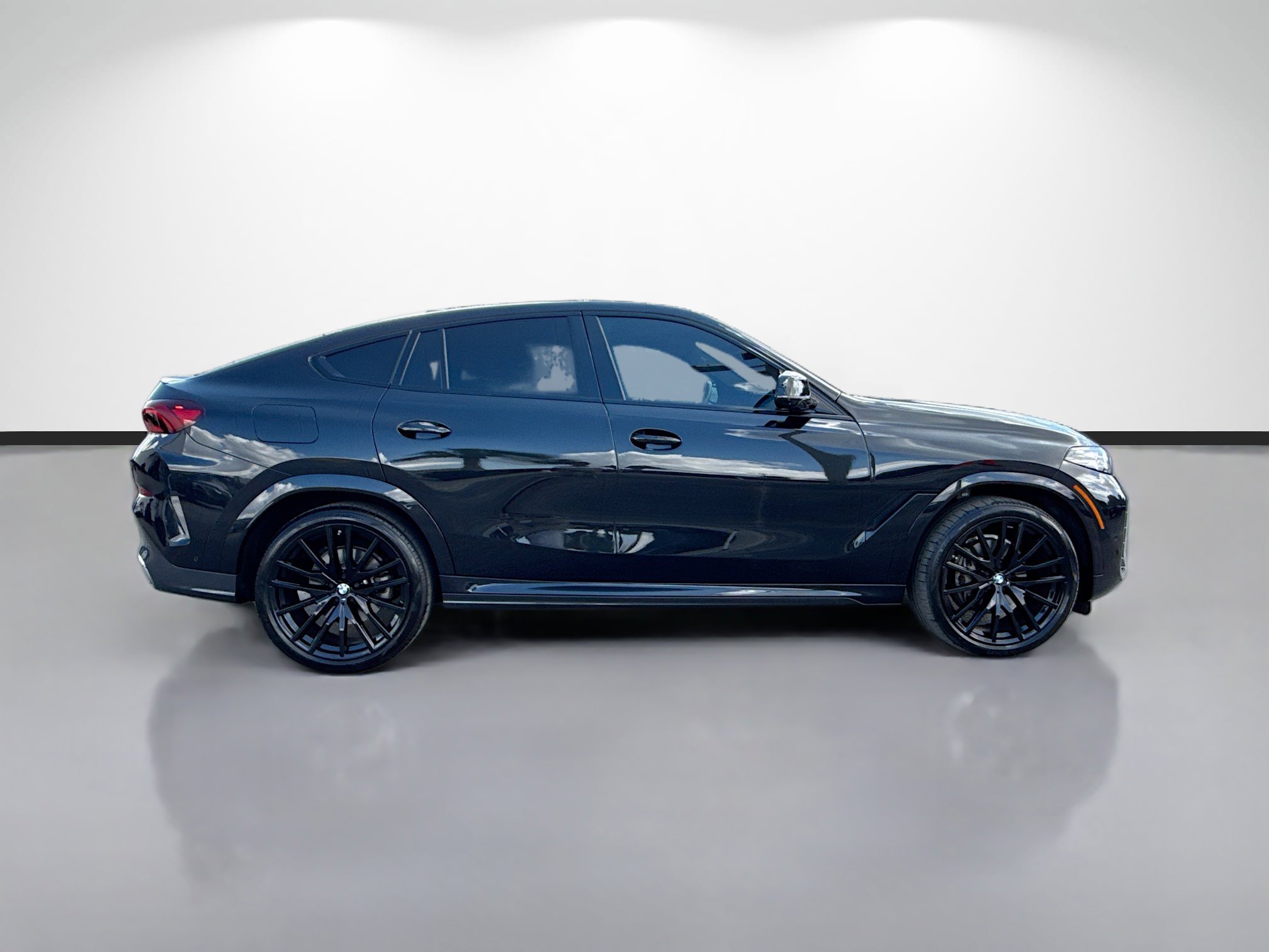 Used 2024 BMW X6 xDrive40i w/ Parking Assistance Package AWD/4WD image 6