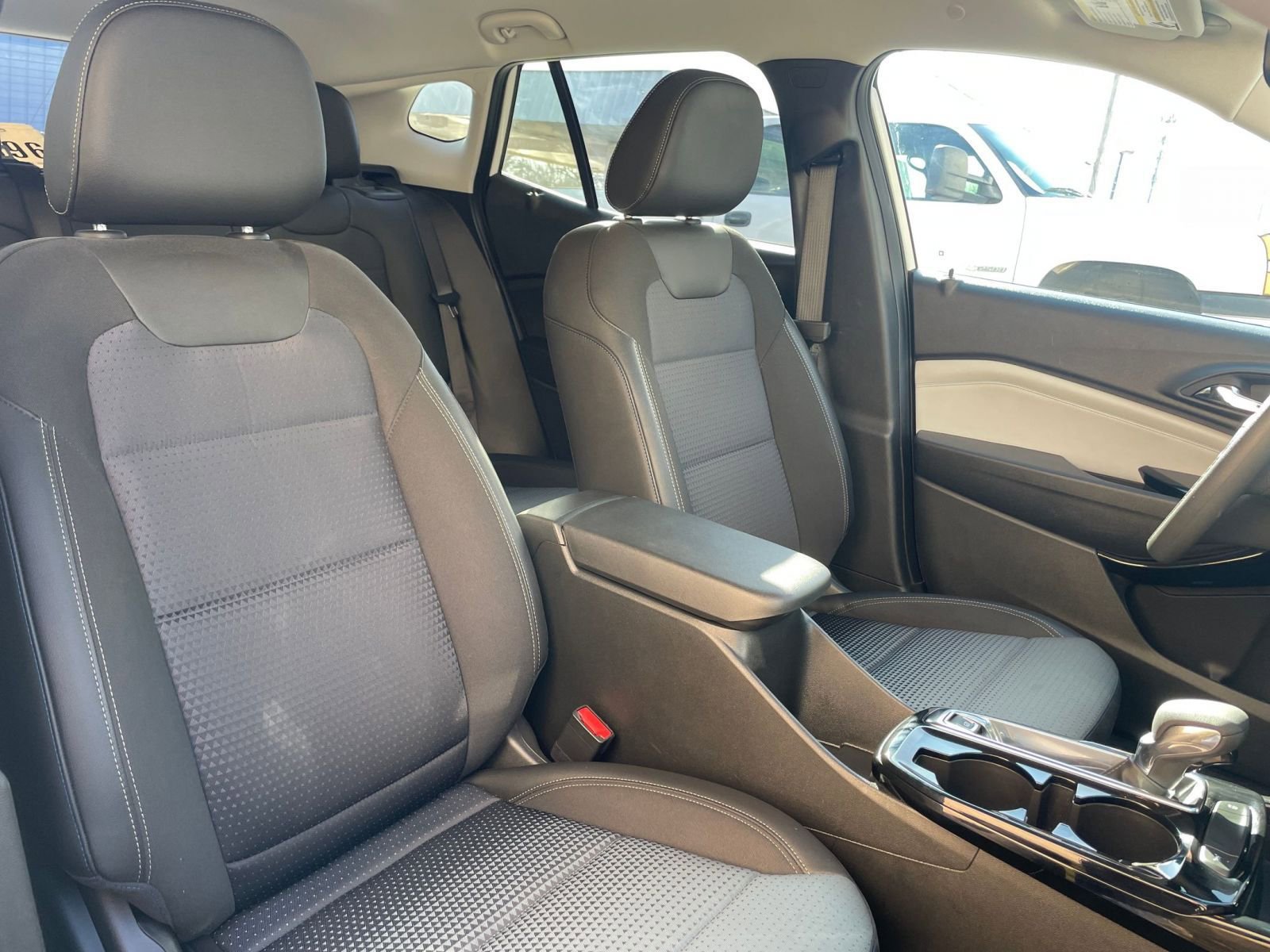 Used 2025 Chevrolet Trax LT image 35