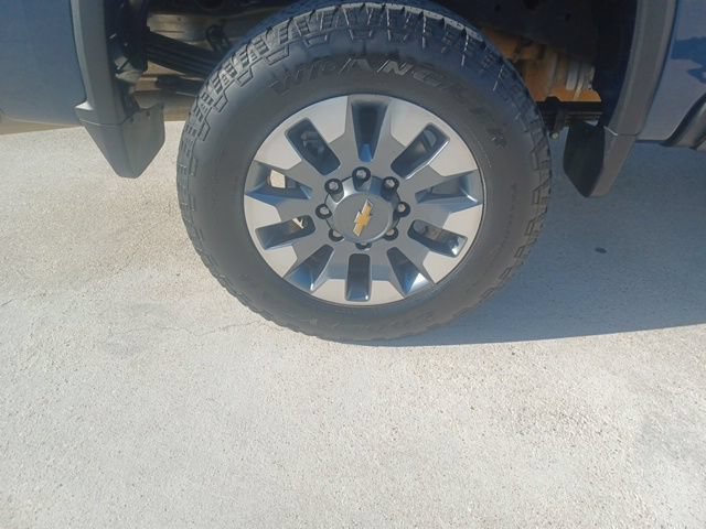 Used 2023 Chevrolet Silverado 2500 Custom w/ Custom Value Package AWD/4WD image 9