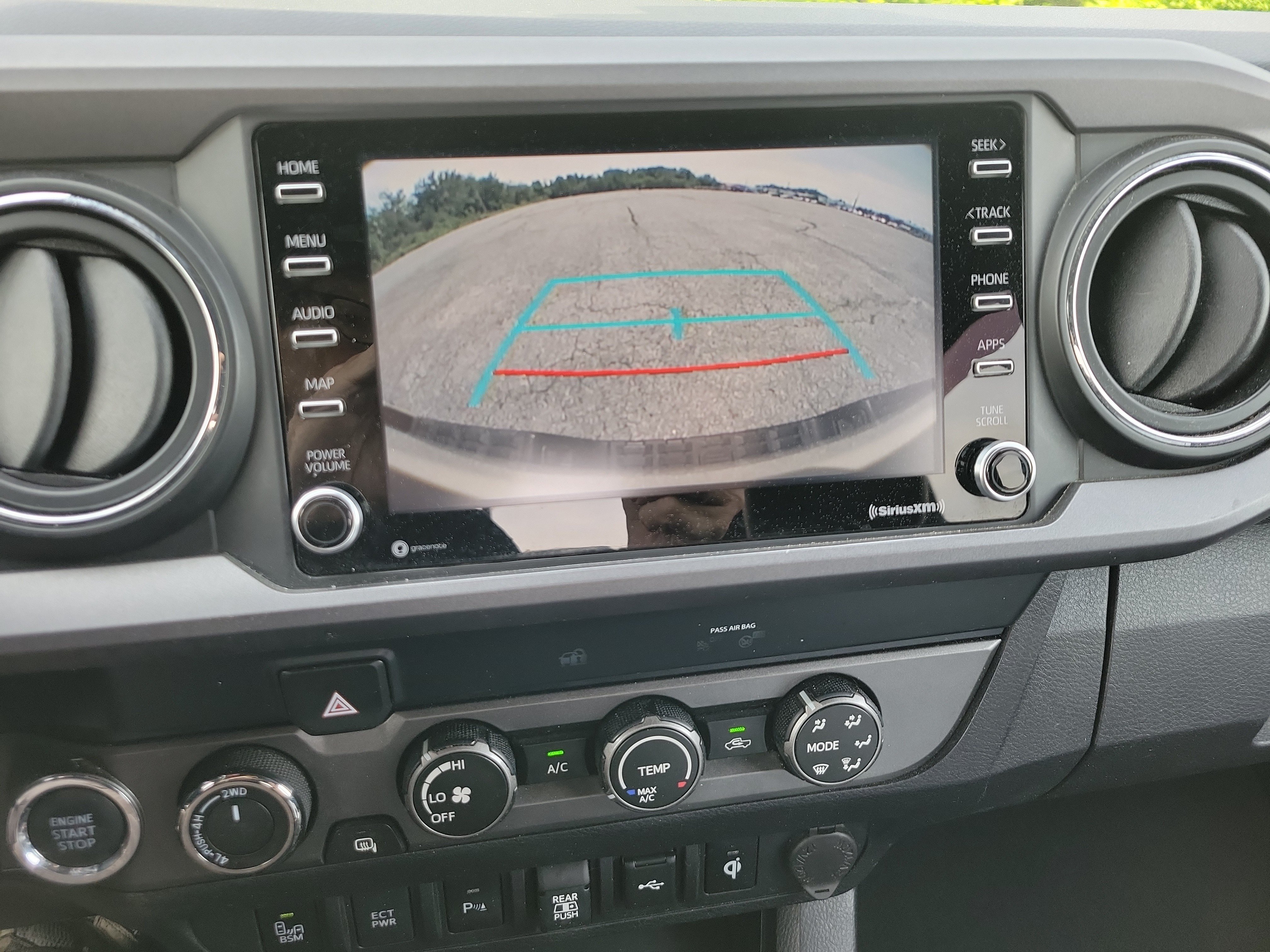 Used 2020 Toyota Tacoma TRD Off-Road w/ Technology Package AWD/4WD image 26