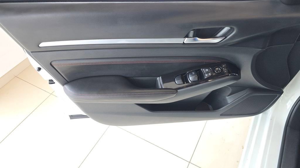 Used 2023 Nissan Altima 2.5 SR FWD image 22