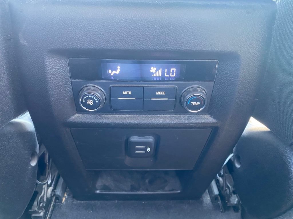 Used 2019 Chevrolet Traverse LT FWD image 17