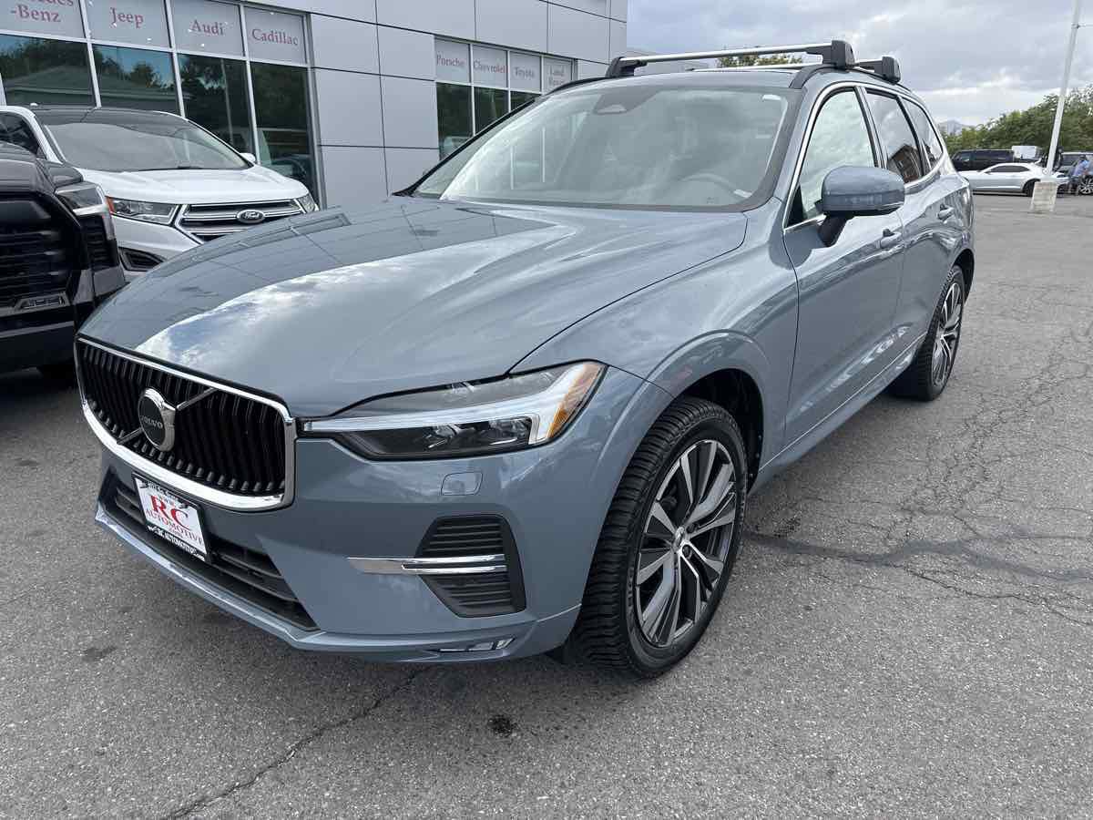 Used 2022 Volvo XC60 B5 Momentum w/ Climate Package image 9