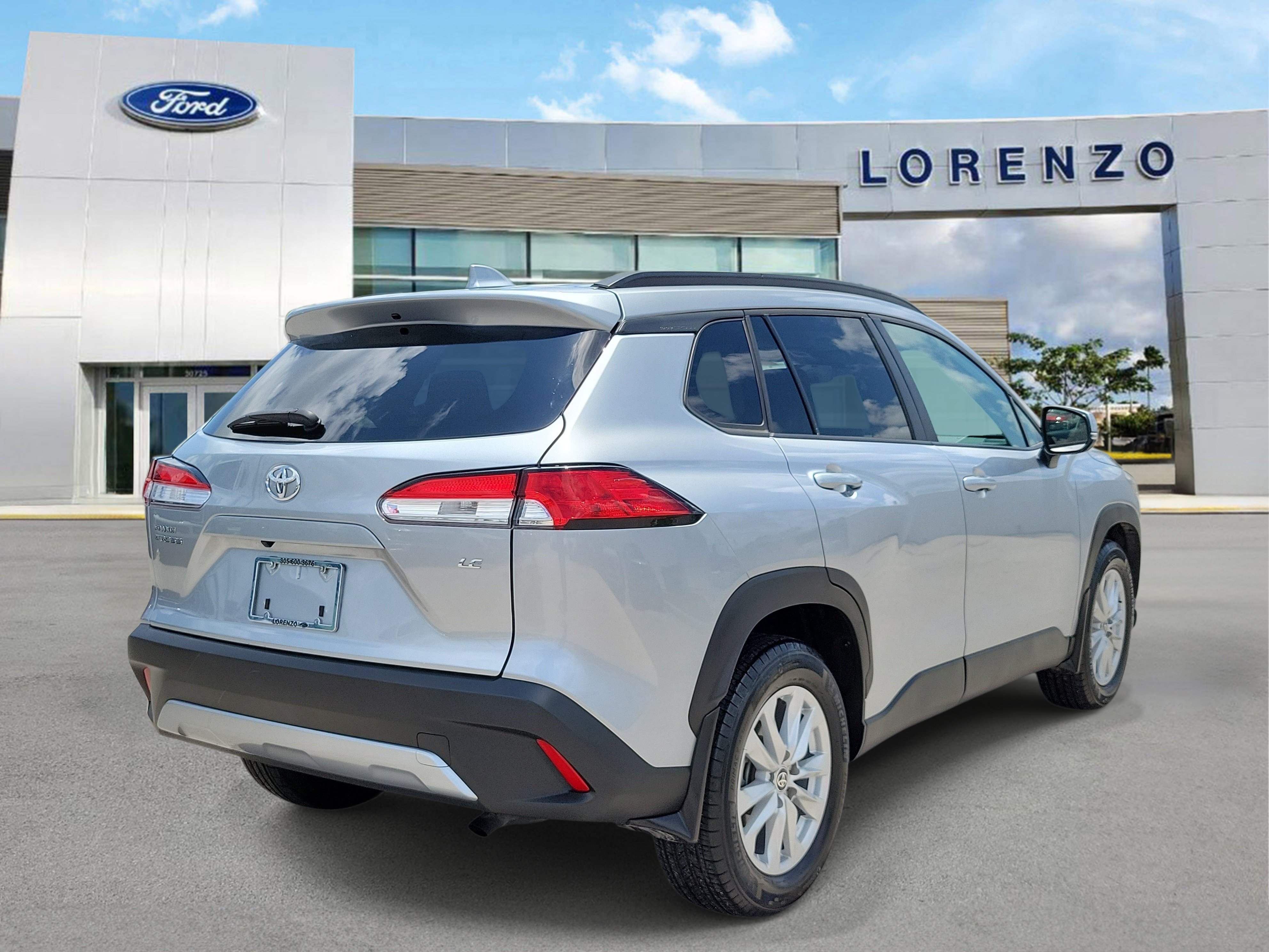 Used 2024 Toyota Corolla Cross LE w/ Moonroof Package FWD image 5