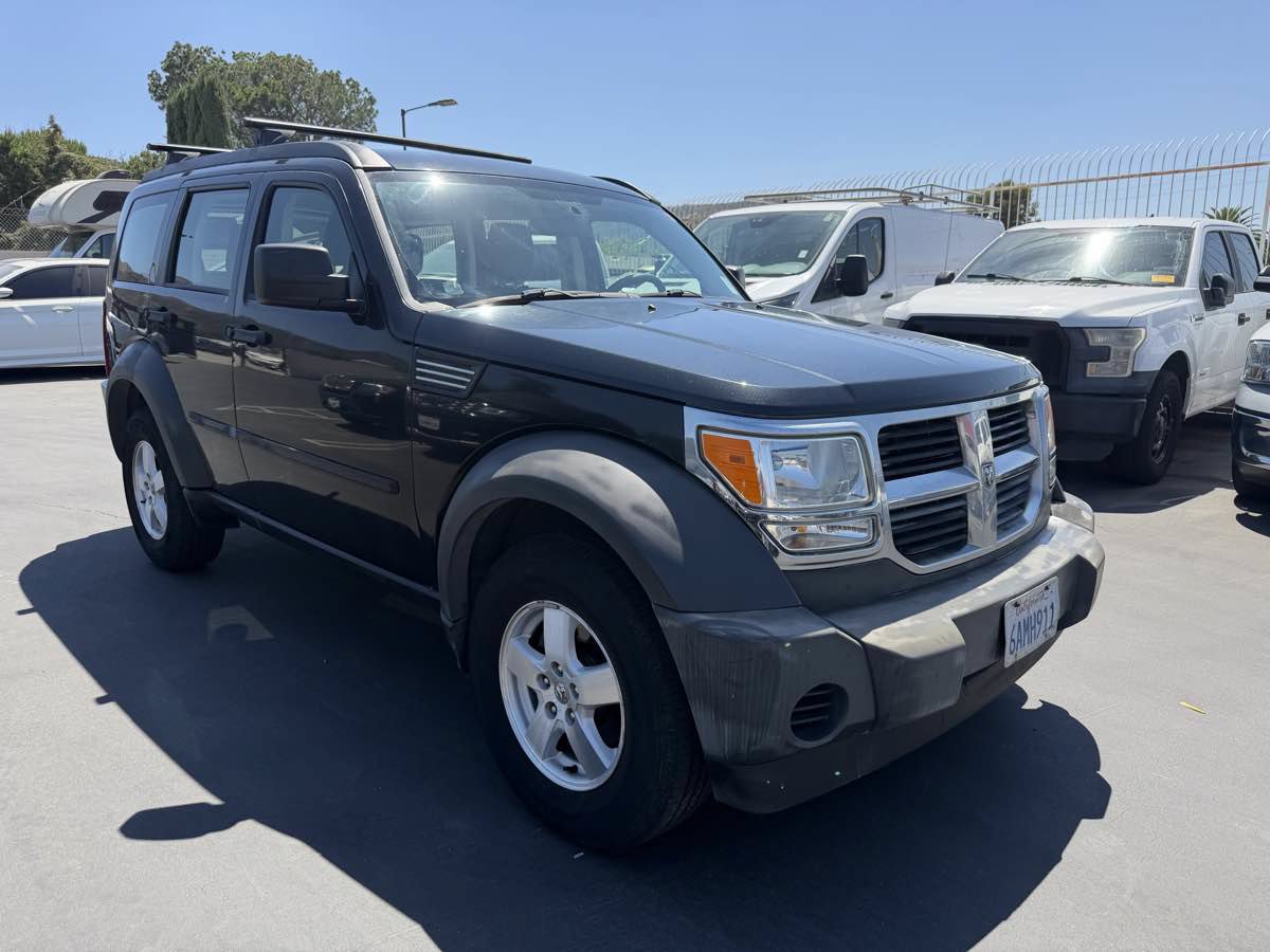 Used 2008 Dodge Nitro SXT RWD image 2