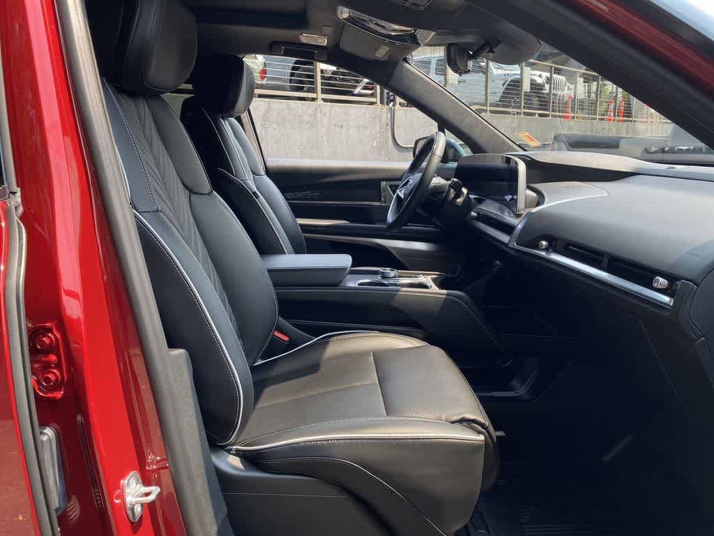Certified 2026 Cadillac Vistiq Premium Luxury w/ LPO, Floor Liner Package AWD/4WD image 19