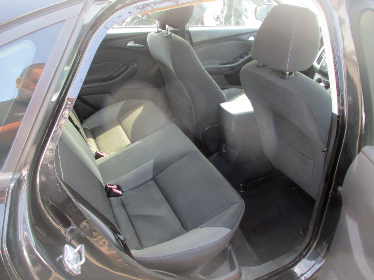 Used 2014 Ford Focus SE w/ SE Winter Package FWD image 9