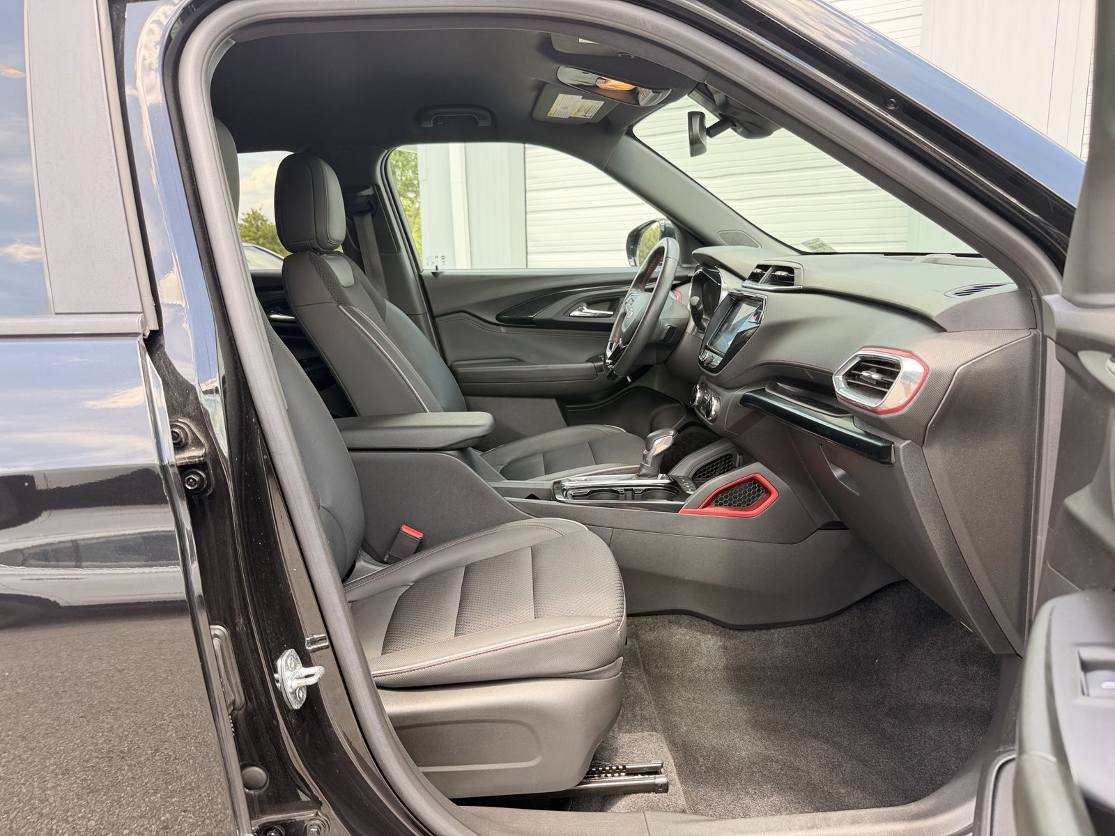 Used 2023 Chevrolet TrailBlazer RS w/ Convenience Package AWD/4WD image 32
