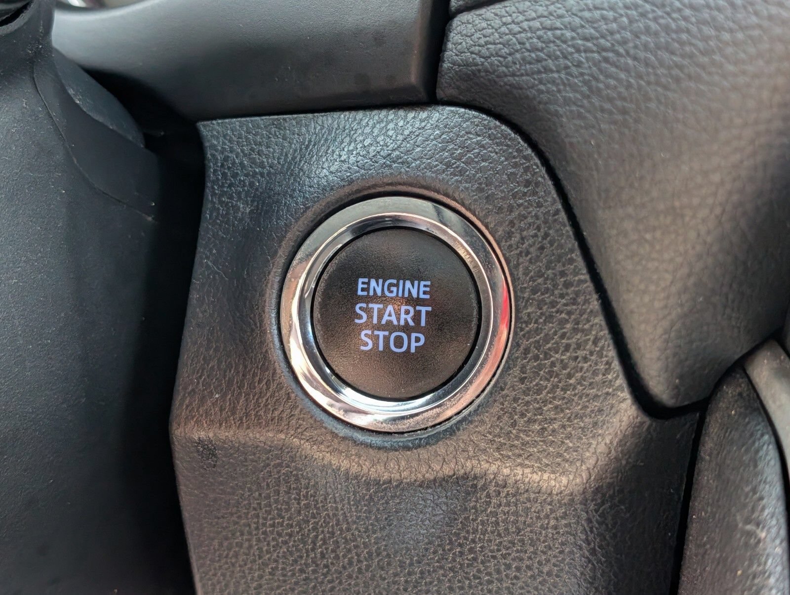 Used 2021 Toyota RAV4 XLE w/ Convenience Package AWD/4WD image 8