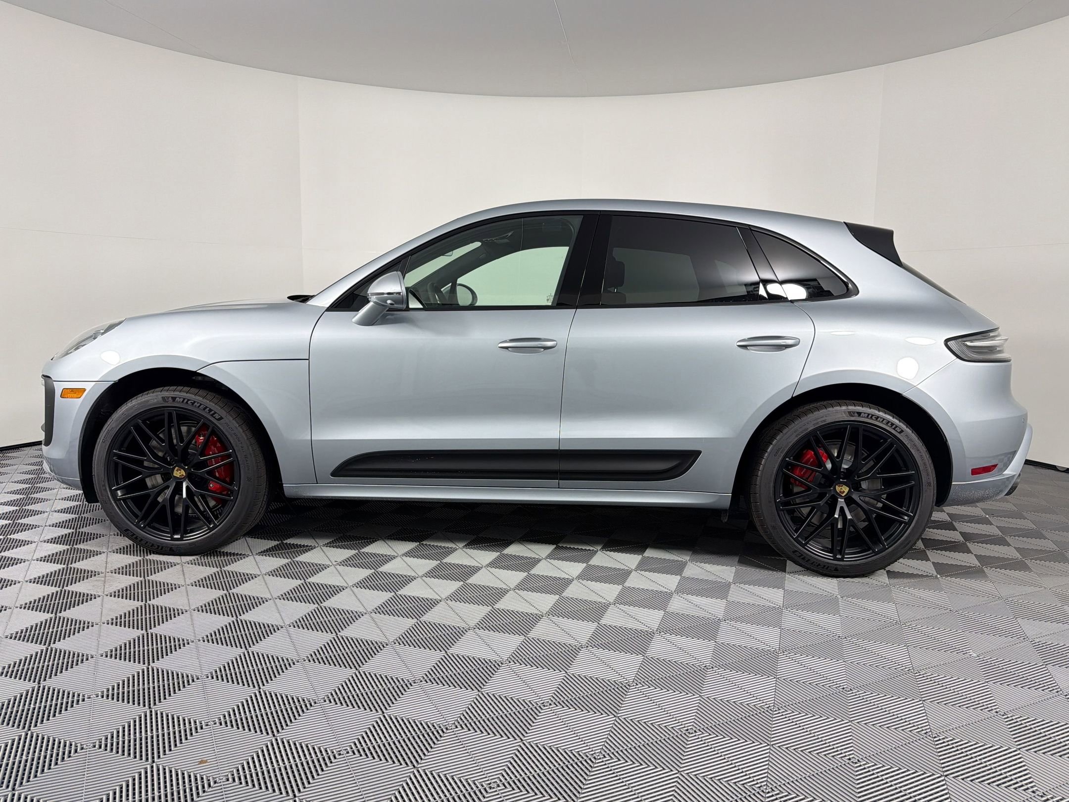 New 2026 Porsche Macan GTS AWD/4WD image 2