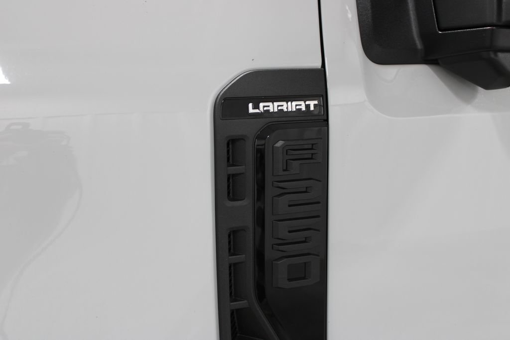 New 2026 Ford F250 Lariat w/ Black Appearance Package image 15