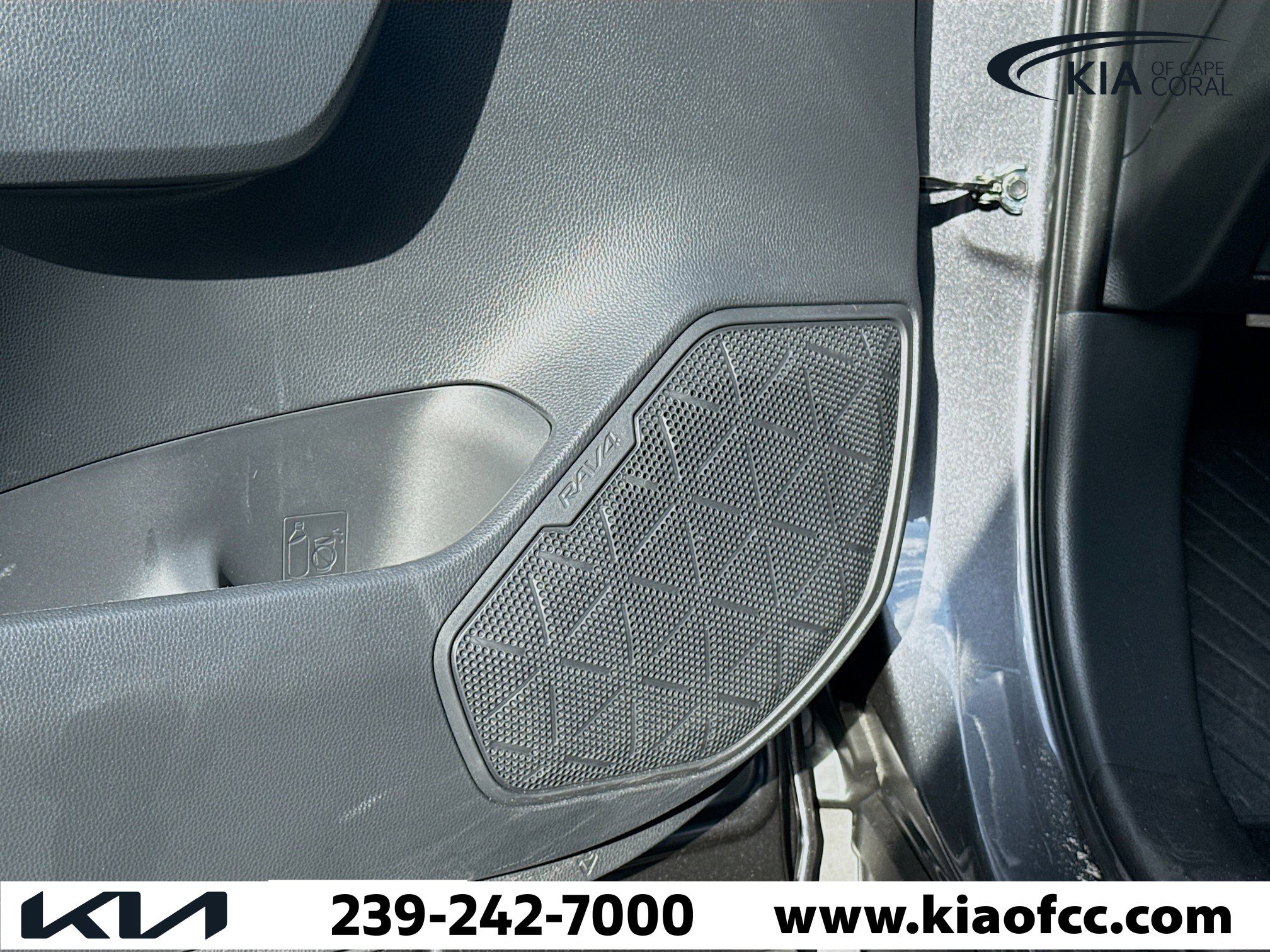 Used 2025 Toyota RAV4 XLE w/ Convenience Package image 23