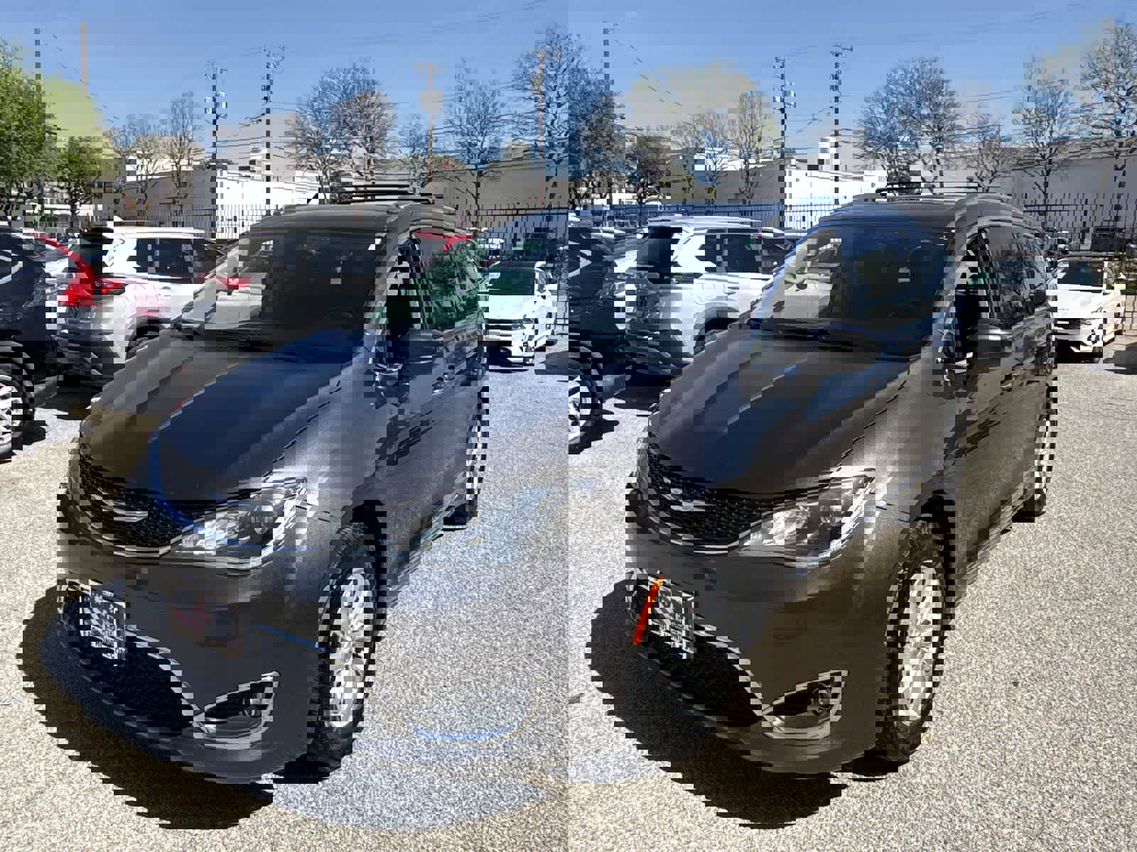 Used 2019 Chrysler Pacifica Touring-L image 17