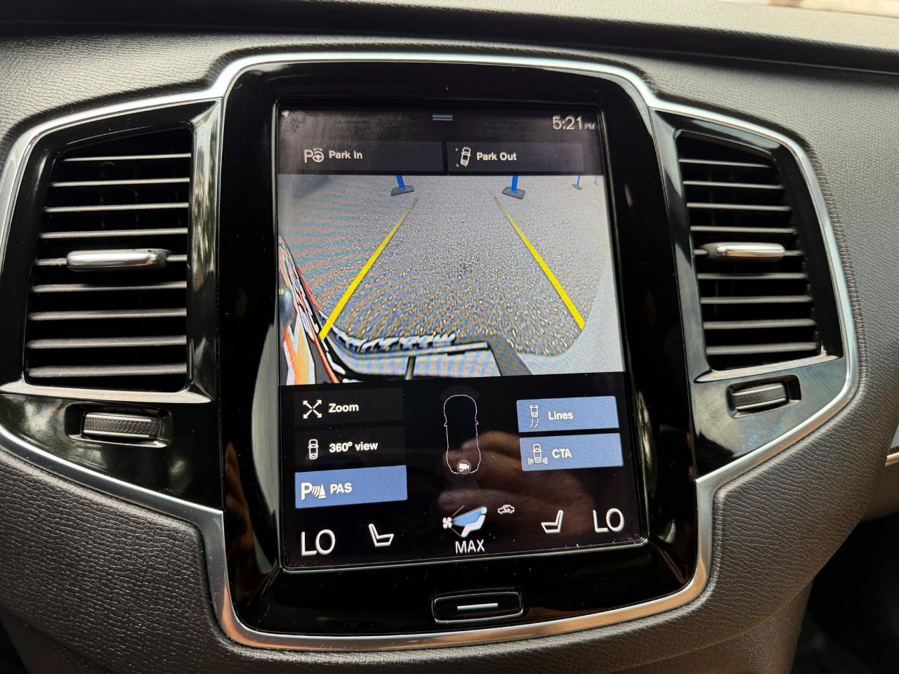 Used 2018 Volvo XC90 T6 Momentum w/ Convenience Package AWD/4WD image 36