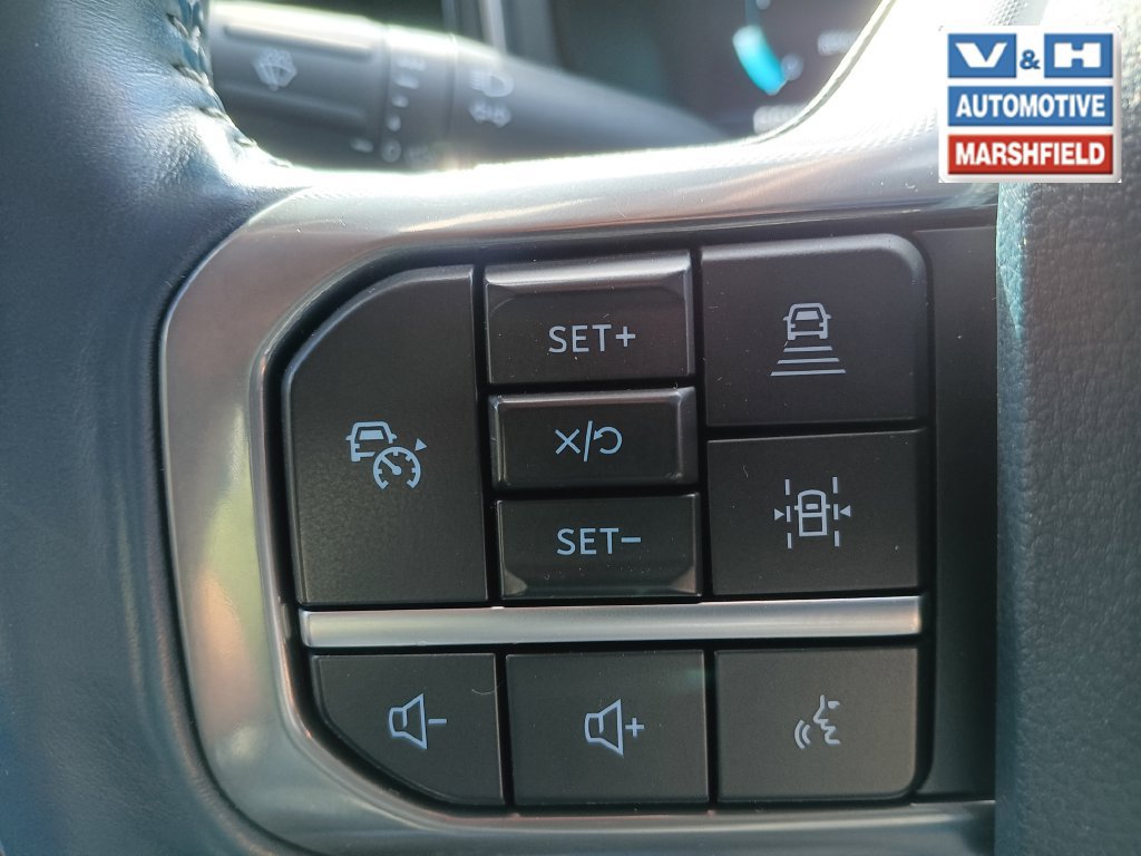 Used 2023 Ford F250 Limited AWD/4WD image 9