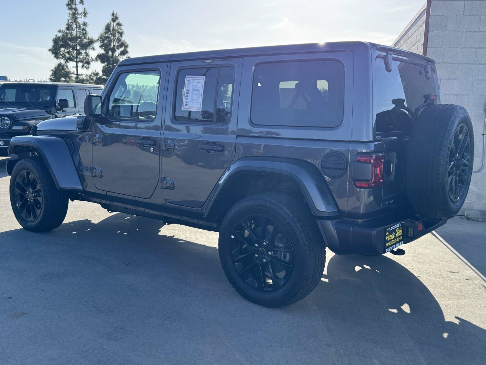 Certified 2025 Jeep Wrangler Unlimited Sahara w/ Safety Group AWD/4WD image 4