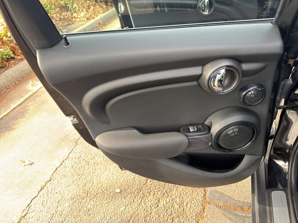 Used 2017 MINI Cooper 4-Door Hardtop image 29