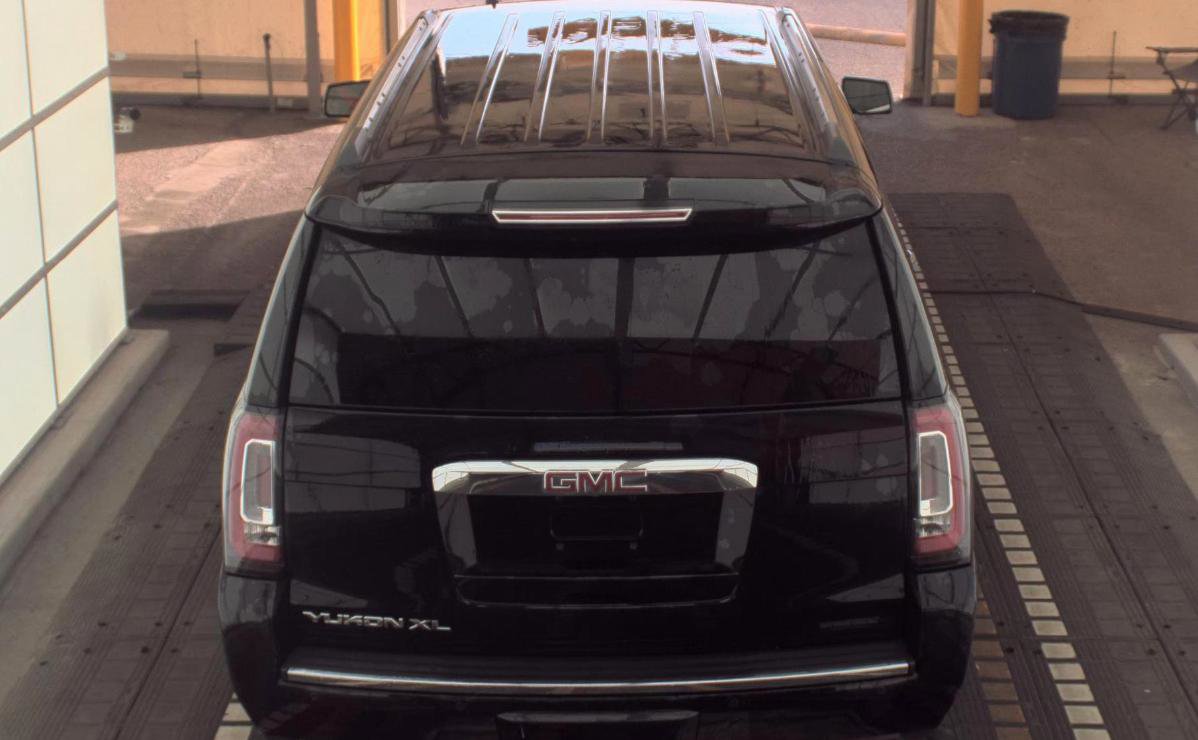 Used 2017 GMC Yukon XL Denali image 5