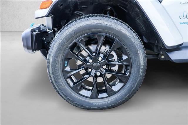 Used 2022 Jeep Wrangler Unlimited Sahara w/ Cold Weather Group image 9