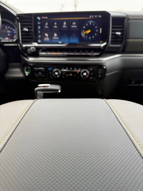 Used 2025 Chevrolet Silverado 1500 ZR2 w/ Technology Package image 39