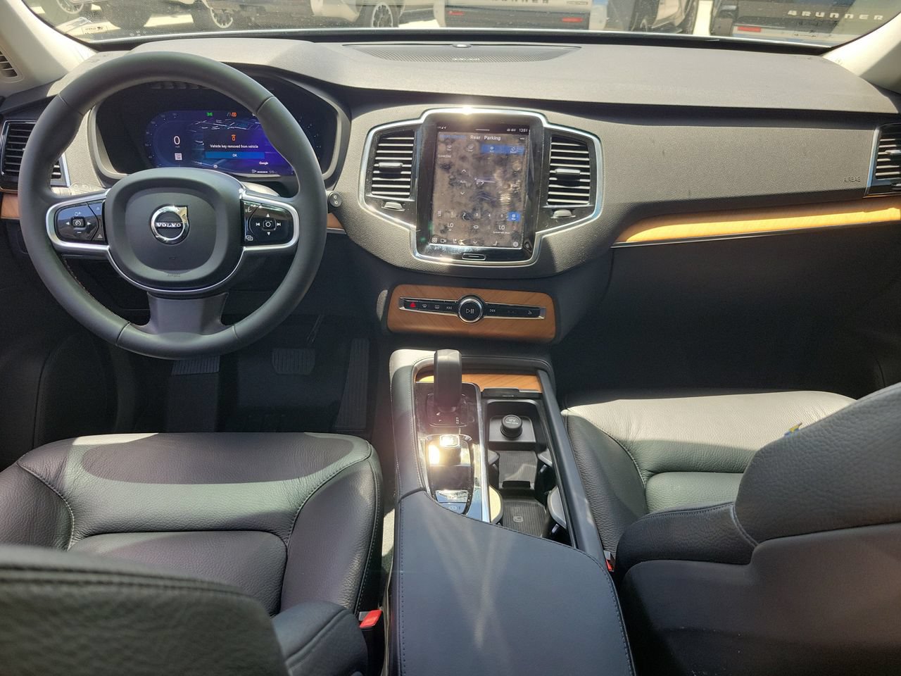 Used 2023 Volvo XC90 B6 Plus AWD/4WD image 13