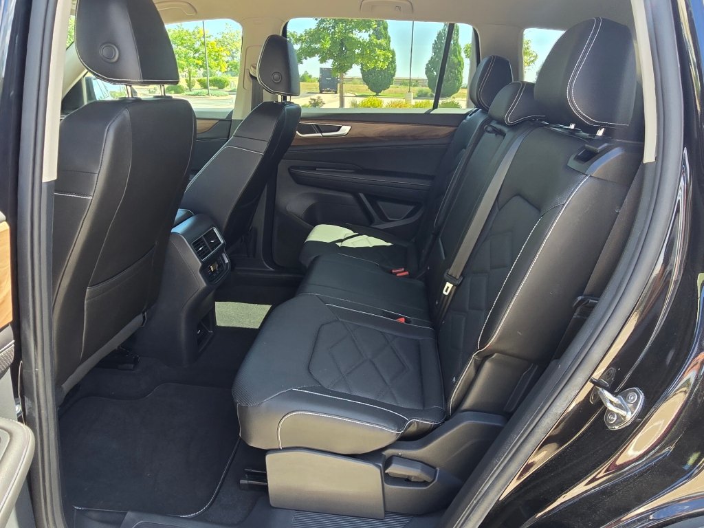 Used 2025 Volkswagen Atlas SE AWD/4WD image 15