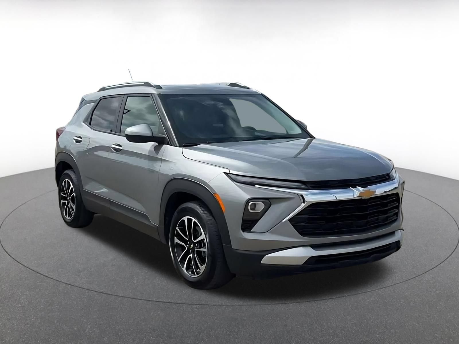 Used 2025 Chevrolet TrailBlazer LT FWD image 3