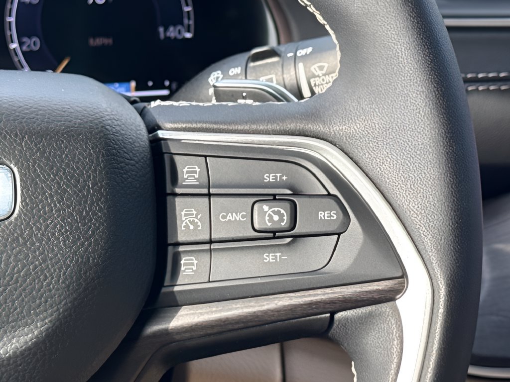 Used 2025 Jeep Grand Cherokee L Limited w/ Luxury Tech Group II AWD/4WD image 19