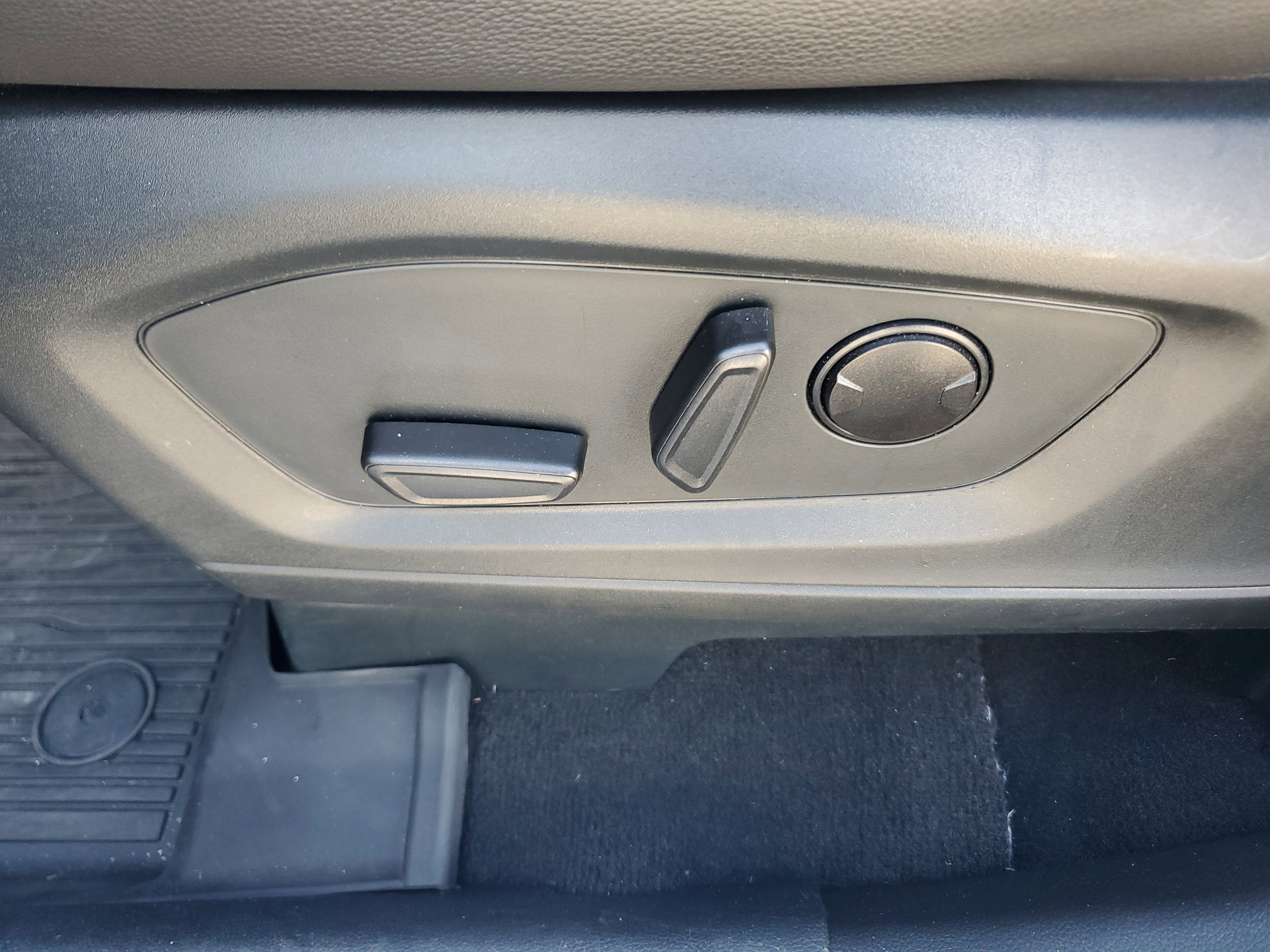 Used 2023 Ford Explorer Limited image 11