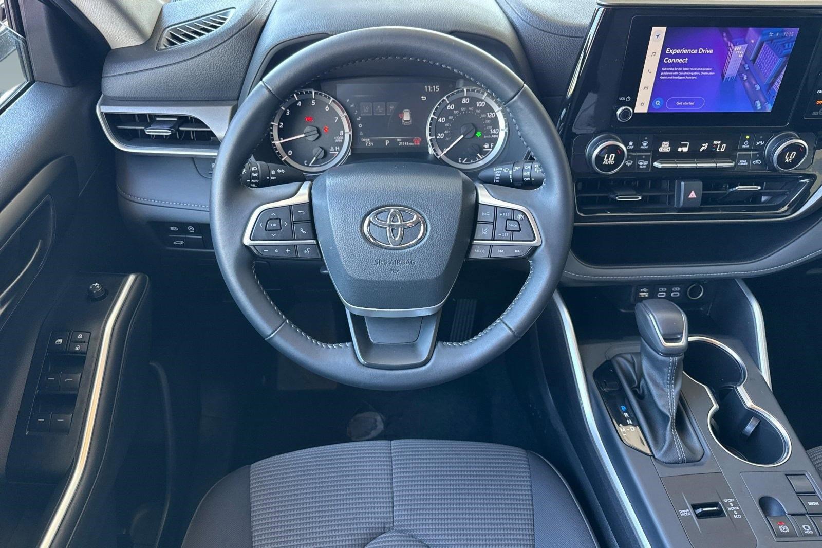 Used 2025 Toyota Highlander LE image 29