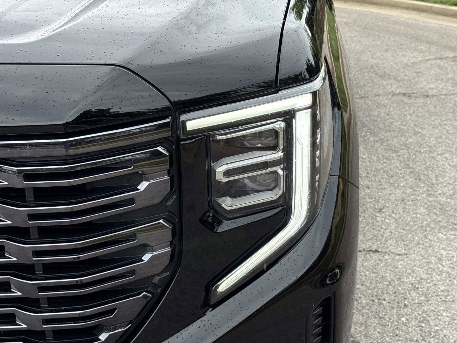 Used 2025 GMC Sierra 1500 Denali Ultimate AWD/4WD image 11