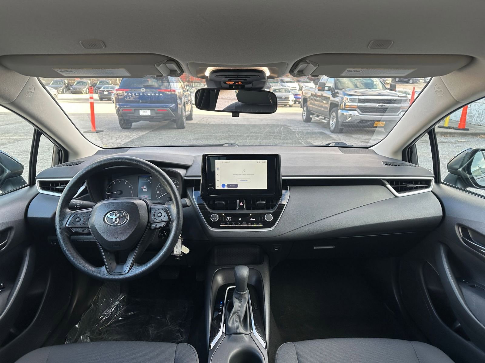 Used 2025 Toyota Corolla LE image 31