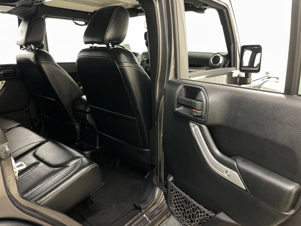 Used 2016 Jeep Wrangler Unlimited Sahara AWD/4WD image 37