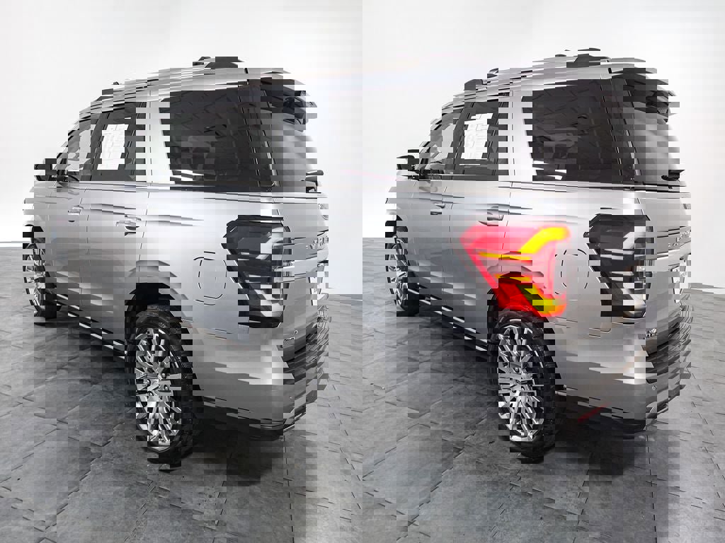 Used 2024 Ford Expedition Limited image 4