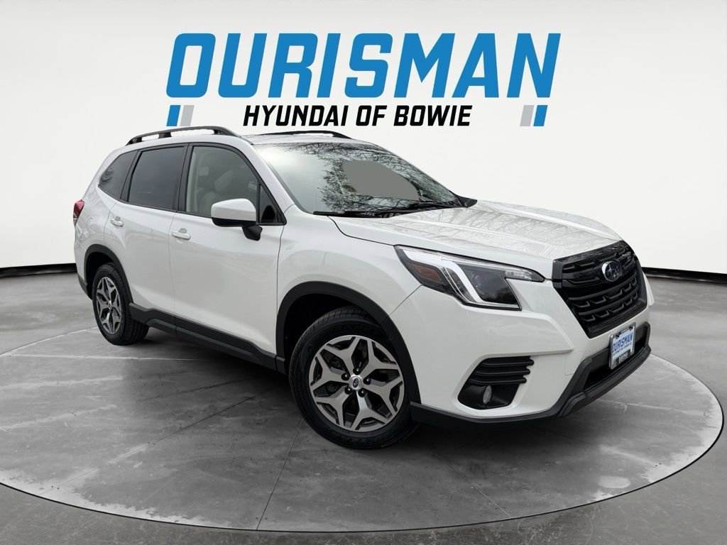 Used 2023 Subaru Forester Premium image 1