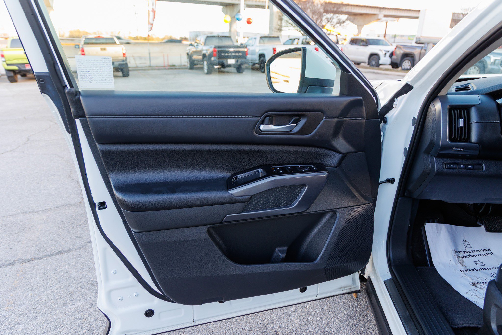 Used 2023 Nissan Pathfinder SL w/ Lighting Package (N92) image 39