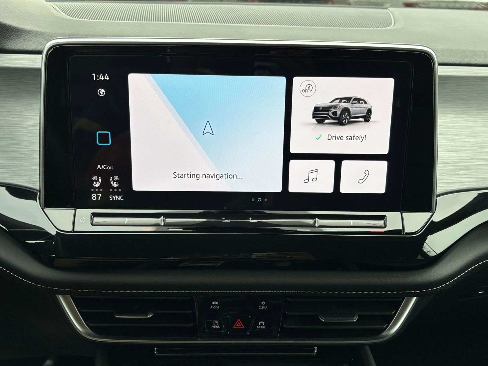 Used 2025 Volkswagen Atlas Cross Sport SE image 18