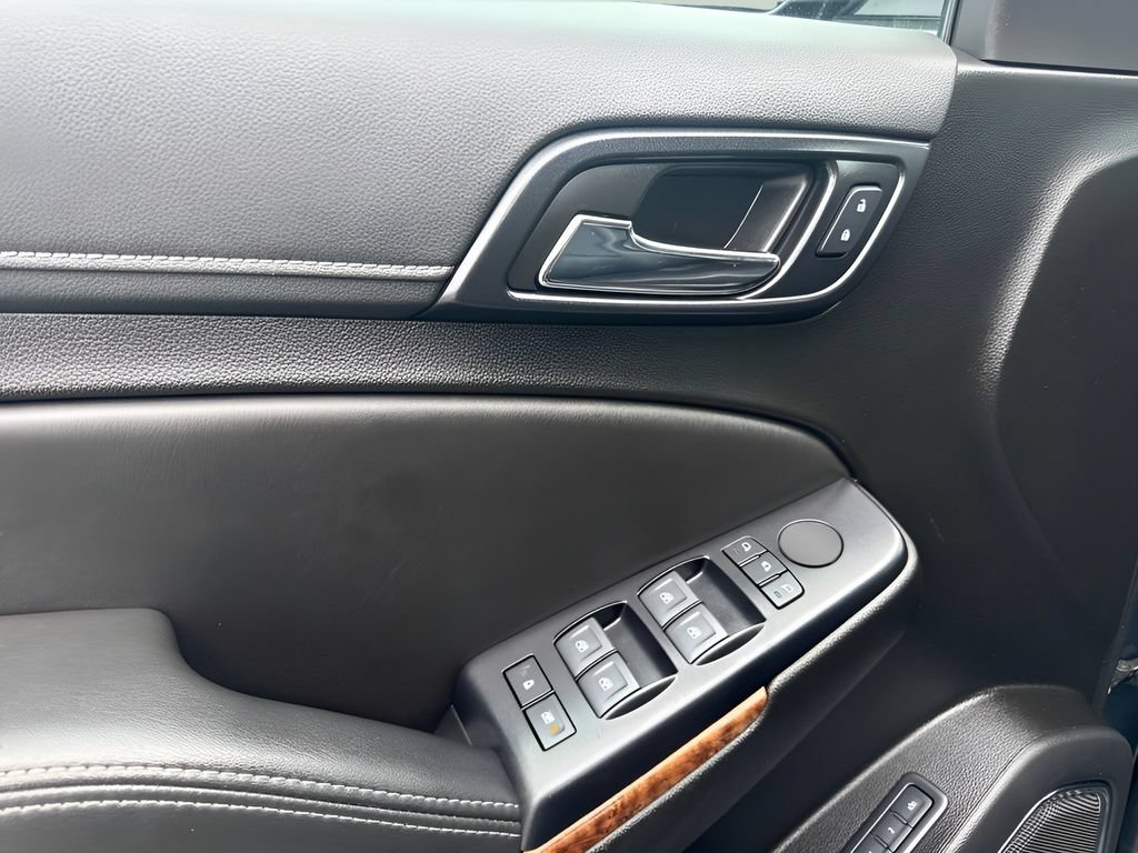 Used 2020 Chevrolet Suburban Premier AWD/4WD image 31