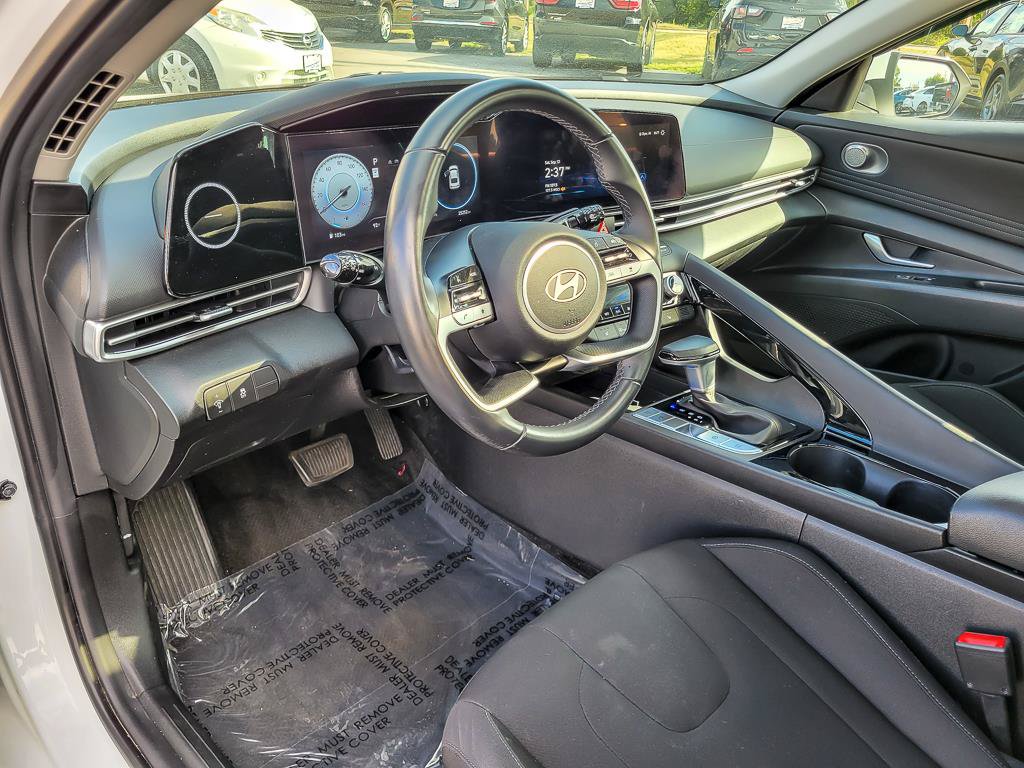 Used 2025 Hyundai Elantra SEL FWD image 10