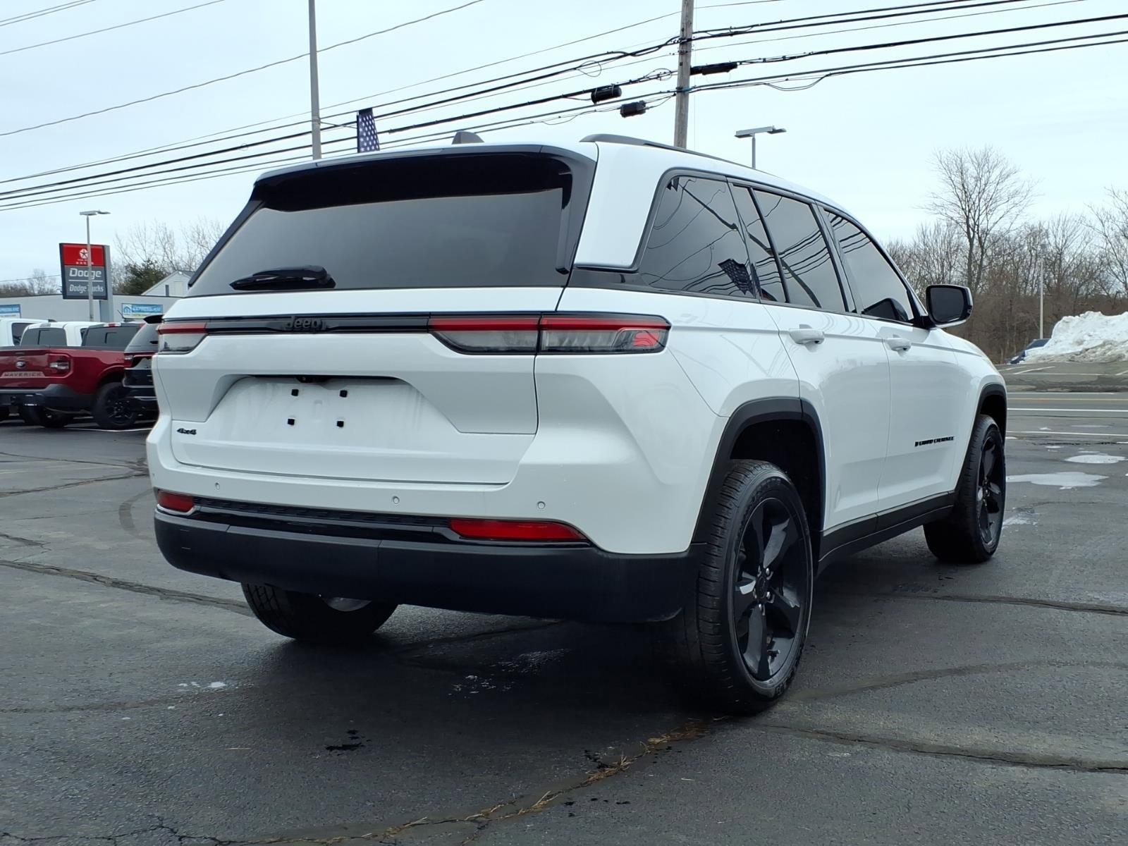 Certified 2023 Jeep Grand Cherokee Altitude image 3