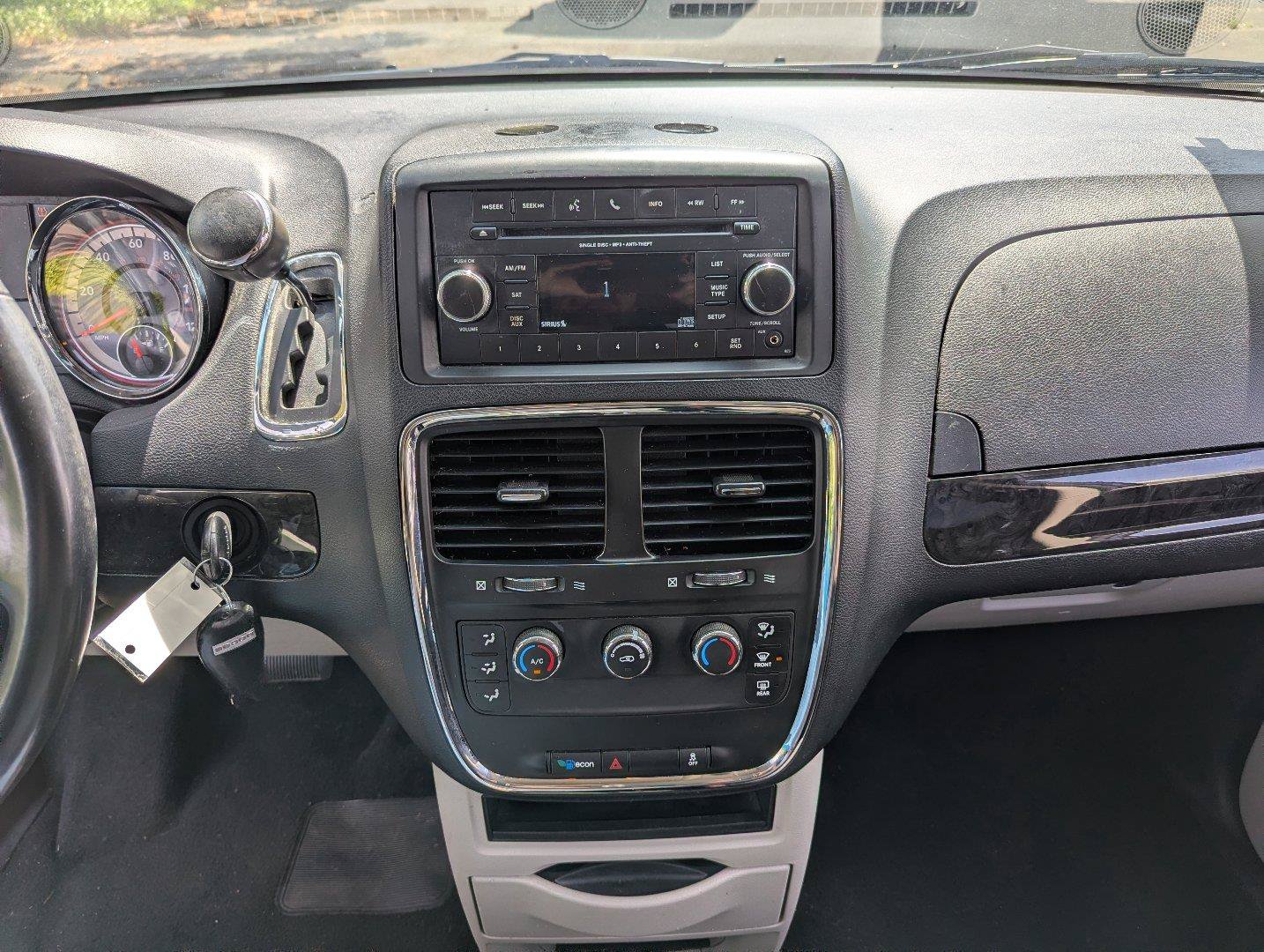 Used 2013 Dodge Grand Caravan American Value Package w/ UConnect Hands-Free Group FWD image 16