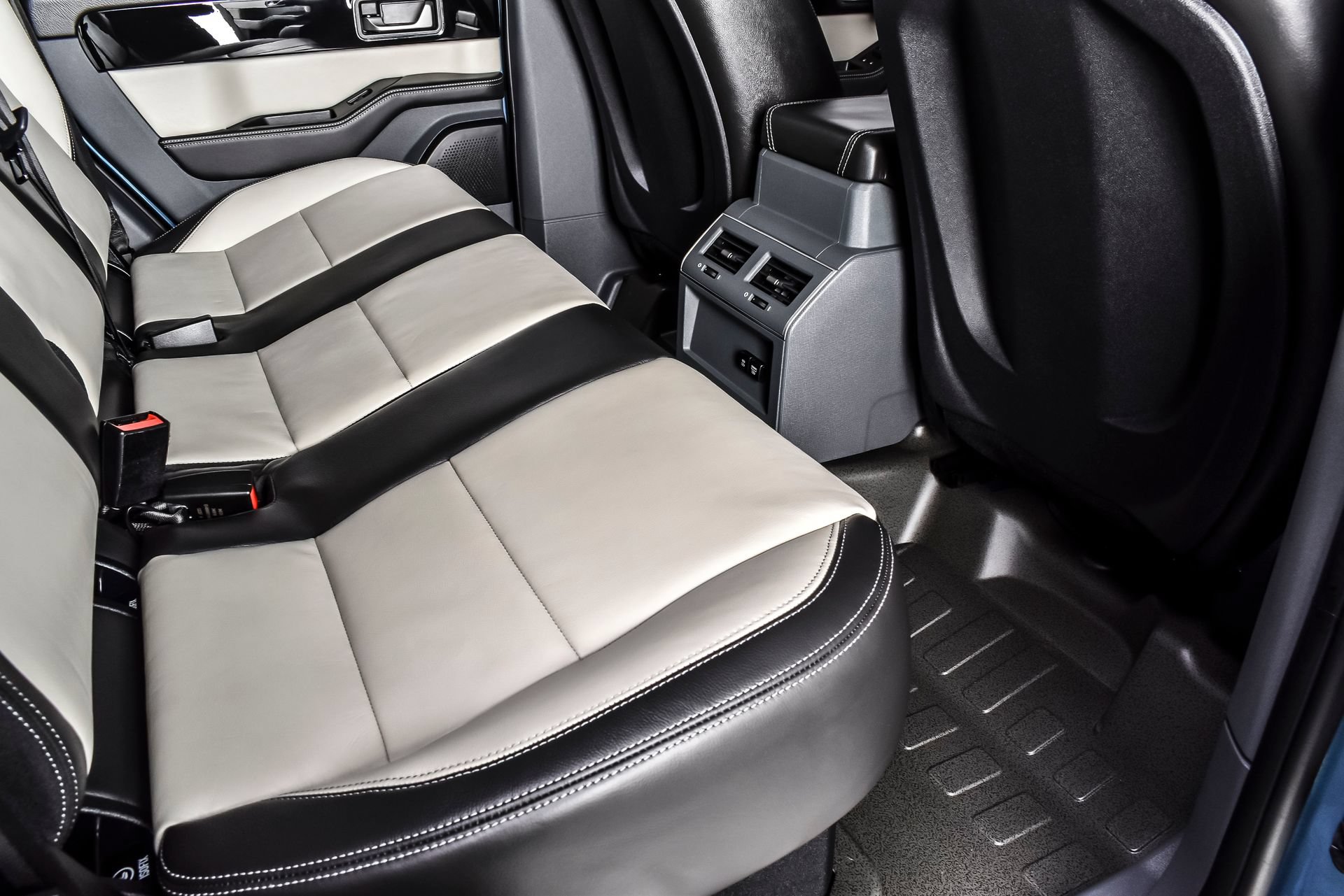 Used 2025 INEOS Grenadier AWD/4WD image 19