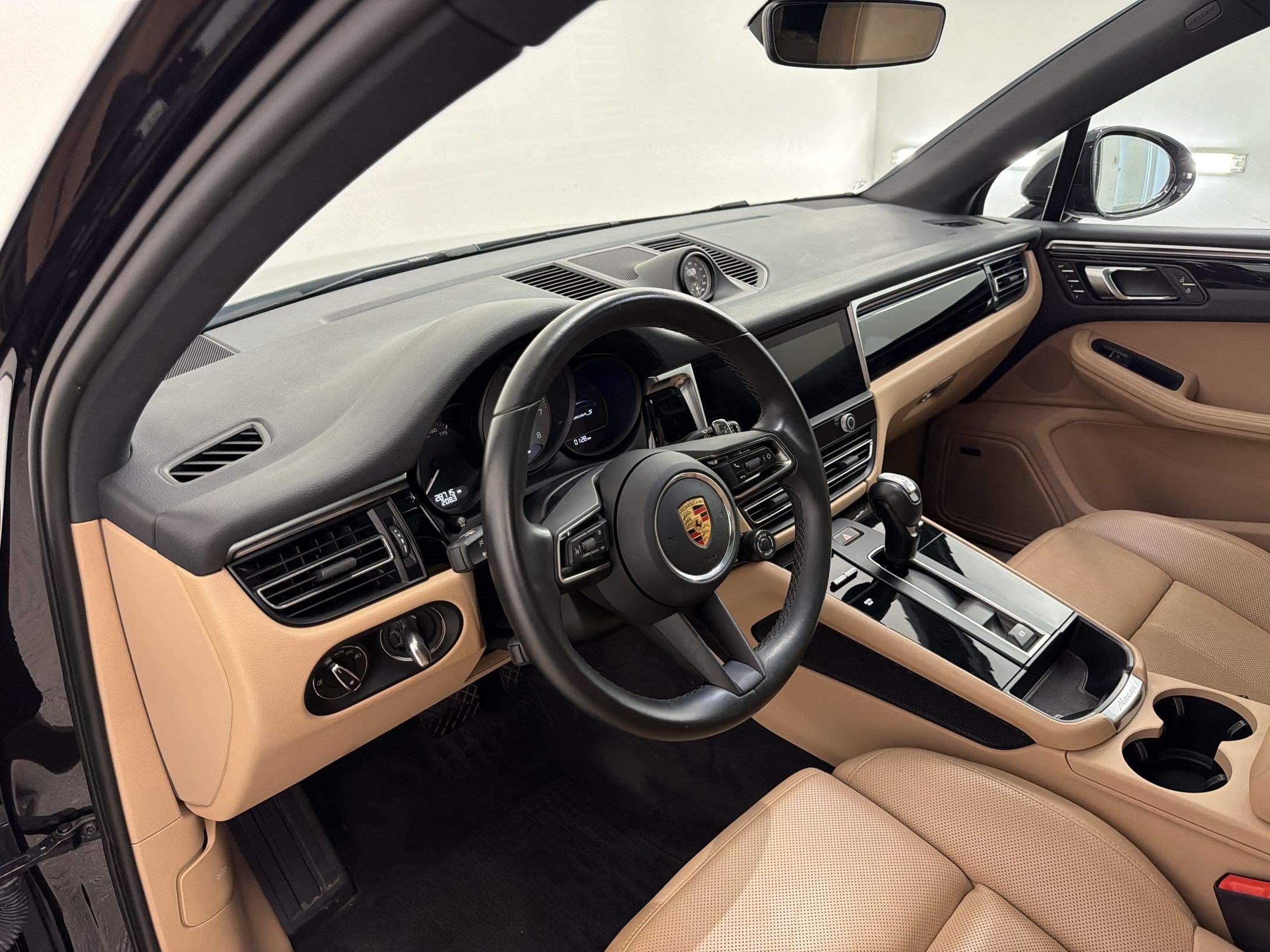 Certified 2023 Porsche Macan S AWD/4WD image 4
