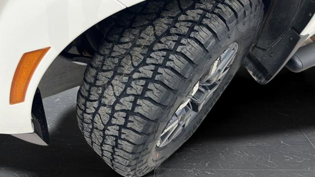 Used 2022 Nissan Frontier SV AWD/4WD image 35