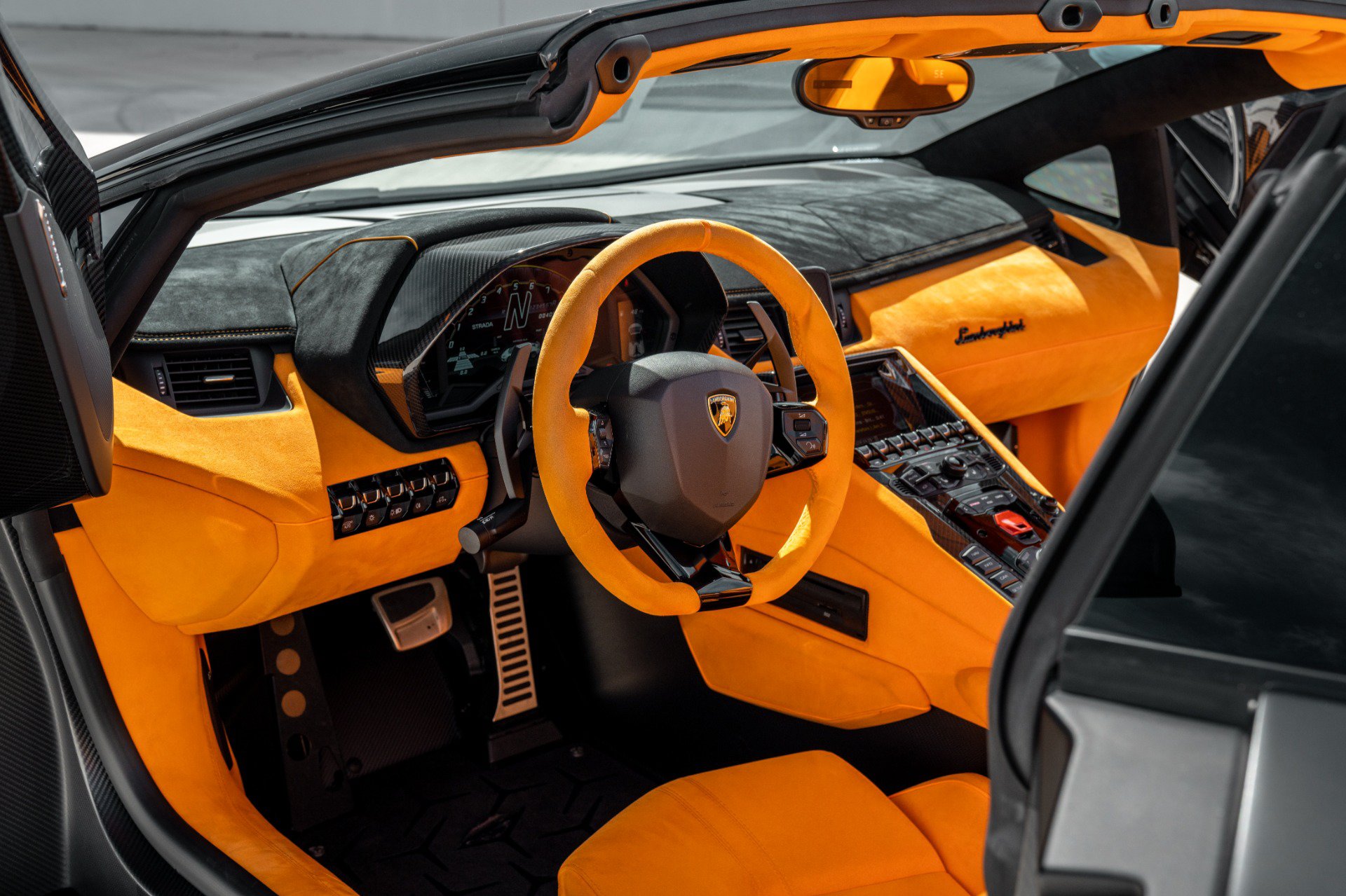 Used 2020 Lamborghini Aventador SVJ AWD/4WD image 16