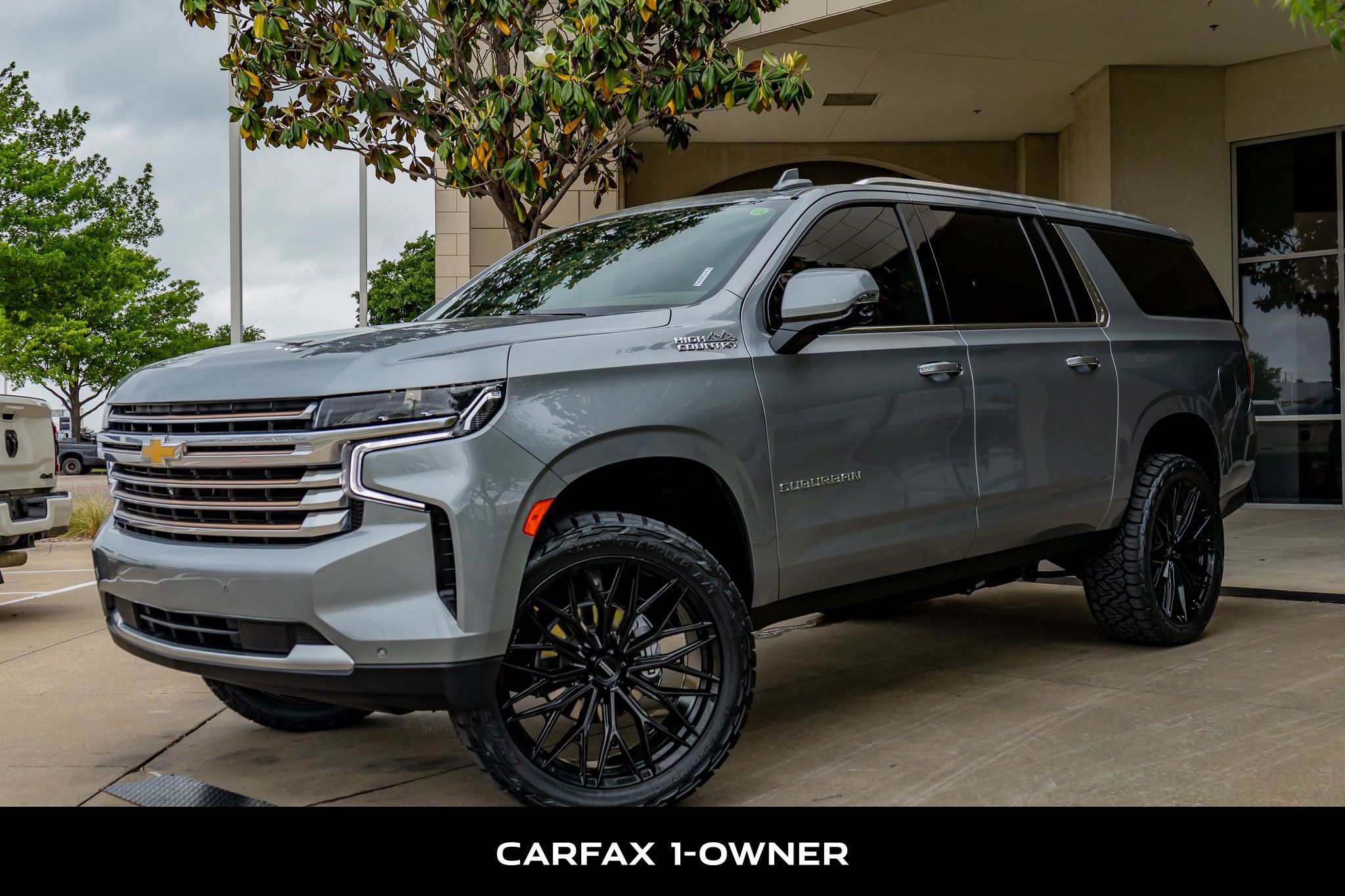 Used 2024 Chevrolet Suburban High Country image 5