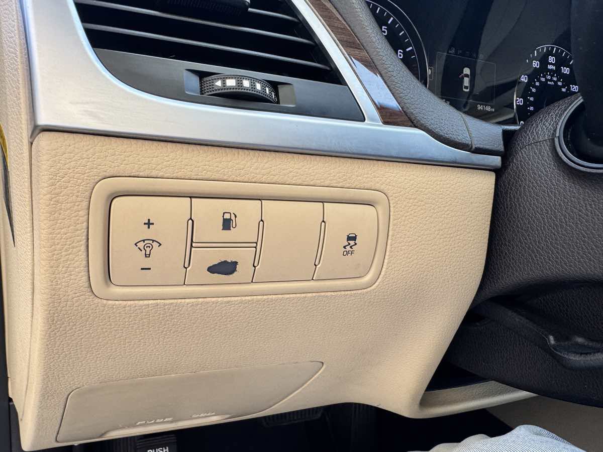 Used 2015 Hyundai Genesis 3.8 RWD image 38